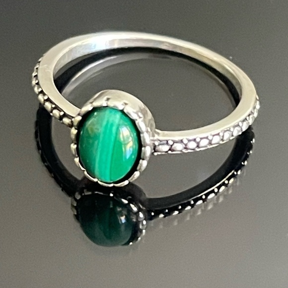 Sterling Silver Semi Precious Gemstone Oval Malachite Ring​ - Picture 5 of 7